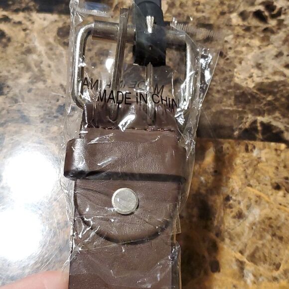 1.5 inch wide brown riveted belt - Picture 3 of 4